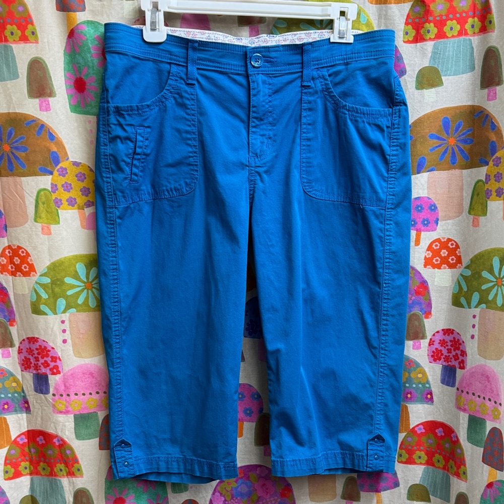Lee Sinfully Soft Capris. Medium